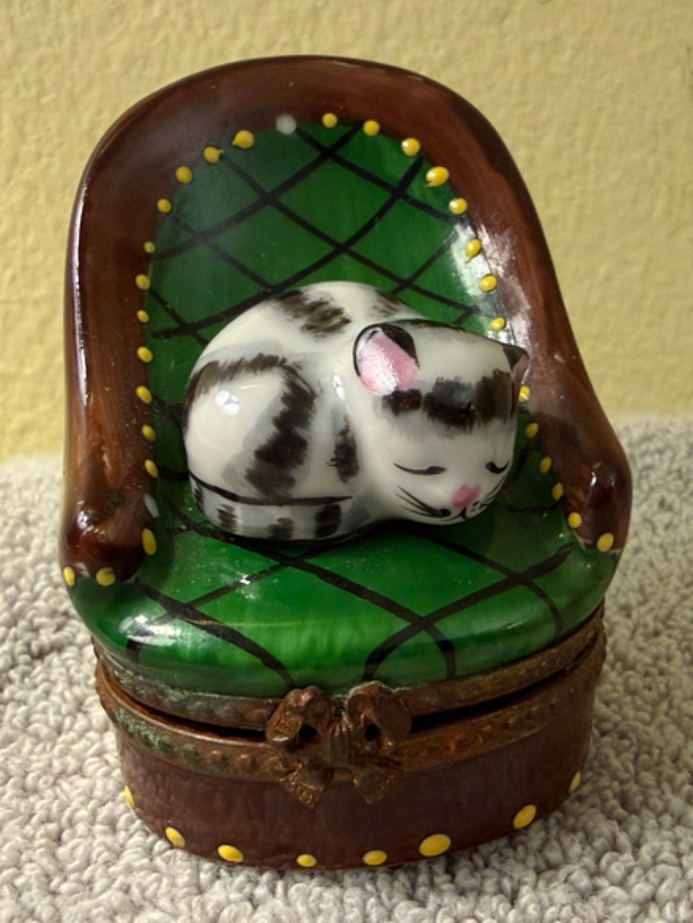 Limoges France Peint Main
Porcelain Trinket Box